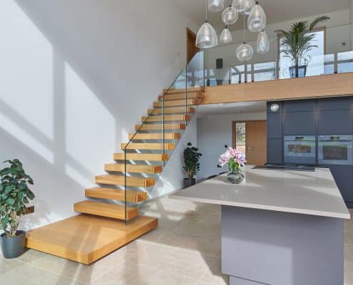 Cantilever staircase